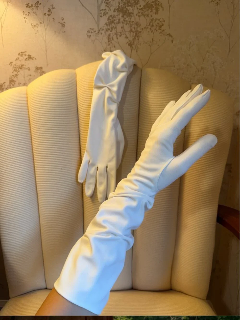 Vintage 1950s Hansen Nylasuede Ruched Evening Gloves White Size 7.5
